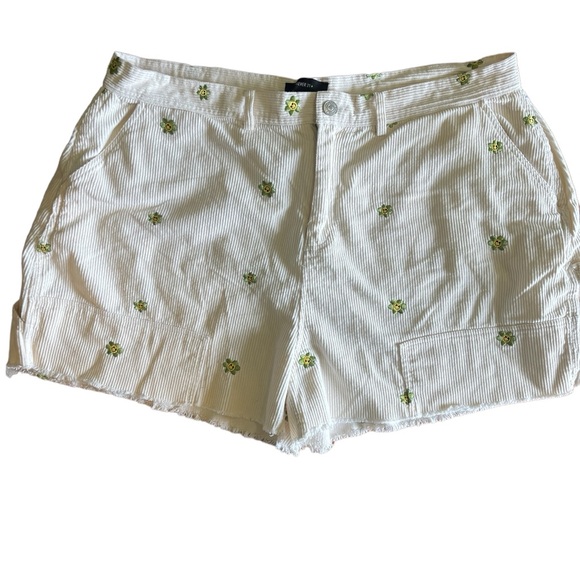 Forever 21+ Smiley Face Corduroy Shorts Size 3X - Picture 2 of 7